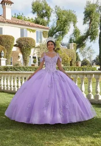Off The Shoulde Lace Quinceanera Dresses Appliques Sweetheart Princess Dress Ball Gown Sparkly 15 Year Old Quinceanera Dresses 2