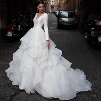 Romantic V-Neck Long Sleeve Beach Wedding Dress Ruffles Organza Court Train Princess Bride Gown Plus Size Bridal Dress
